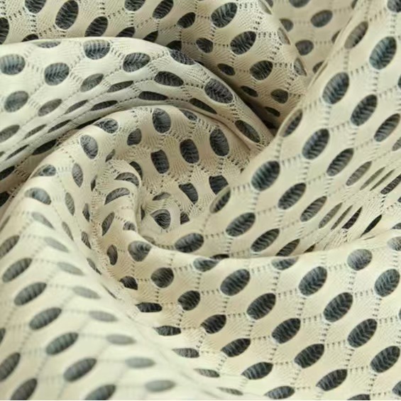 圆孔空气层网布的多功能应用 从鞋材到汽车内饰与家居面料